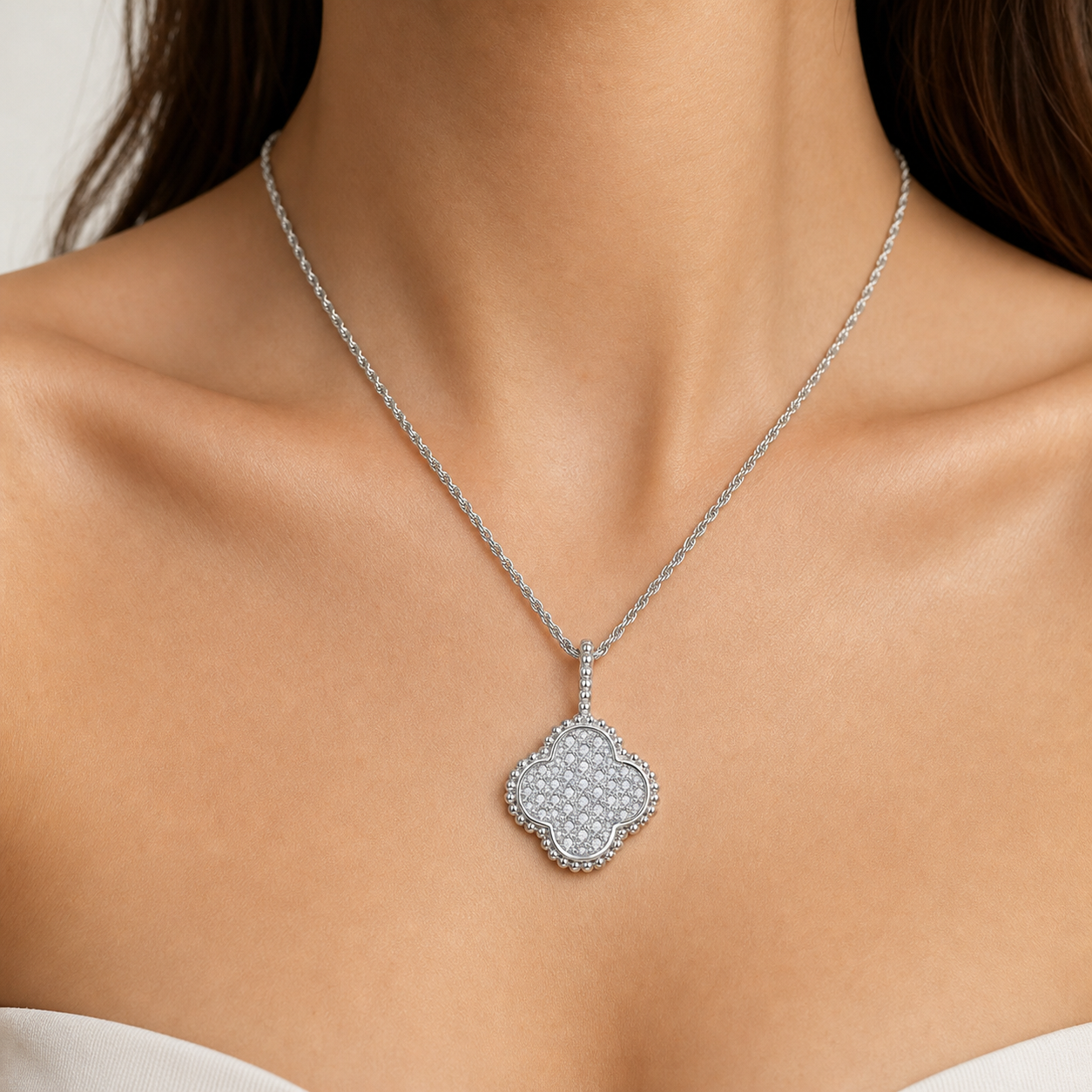 Collier Clémence — Trèfle de moissanites