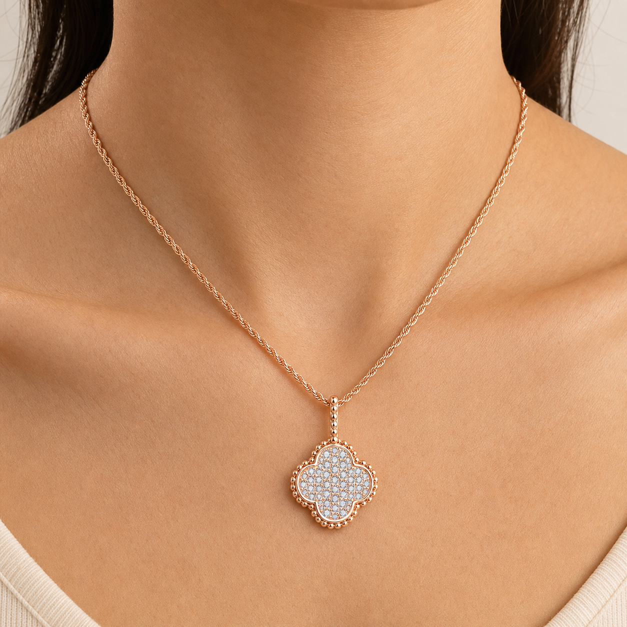 Collier Clémence — Trèfle de moissanites