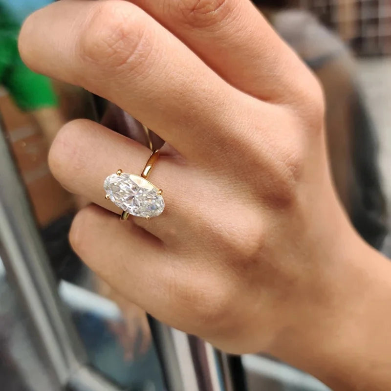 Séraphine Ring — 4-carat Oval Moissanite