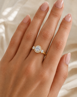 Éclat Ring — Round Moissanite