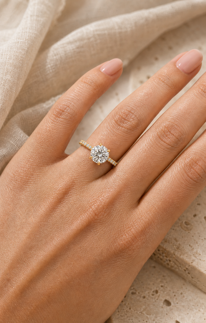 Lumière Ring — Round Moissanite